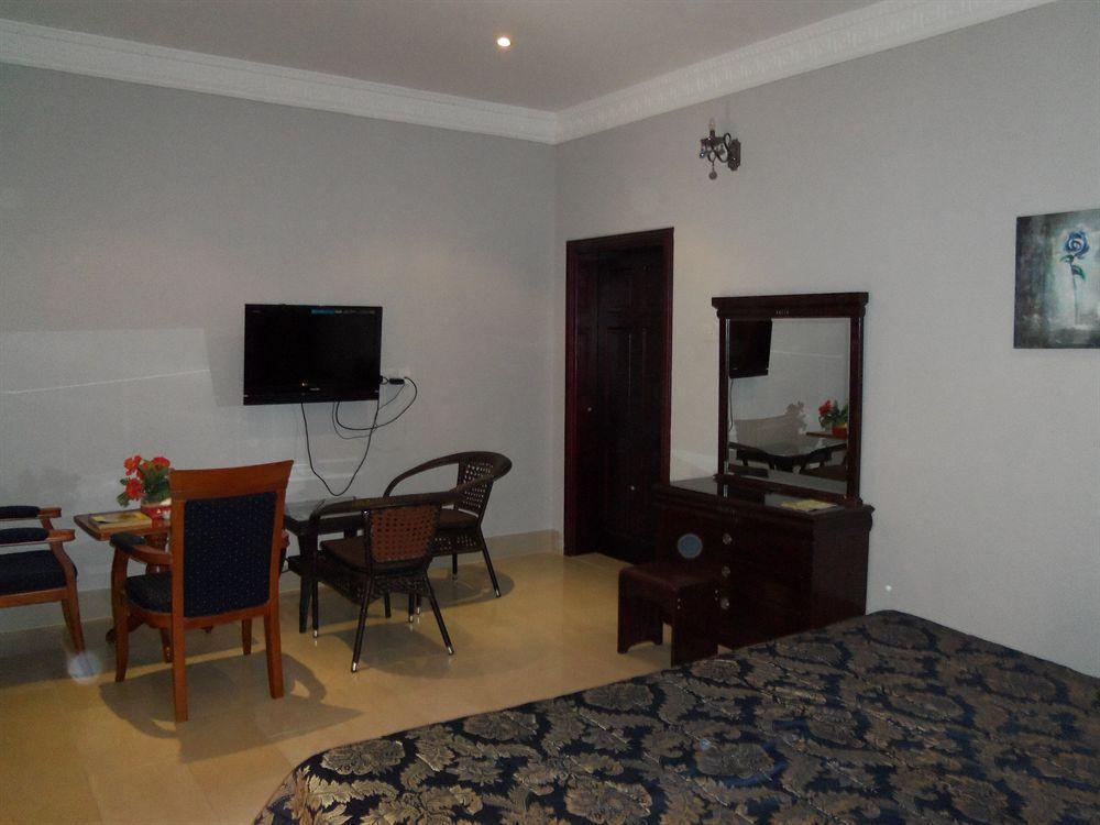 אום אל קוואיין Royal Residence Hotel Apartments מראה חיצוני תמונה